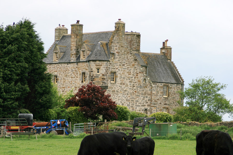 Ochiltree Castle Castle in Linlithgow, West Lothian Stravaiging
